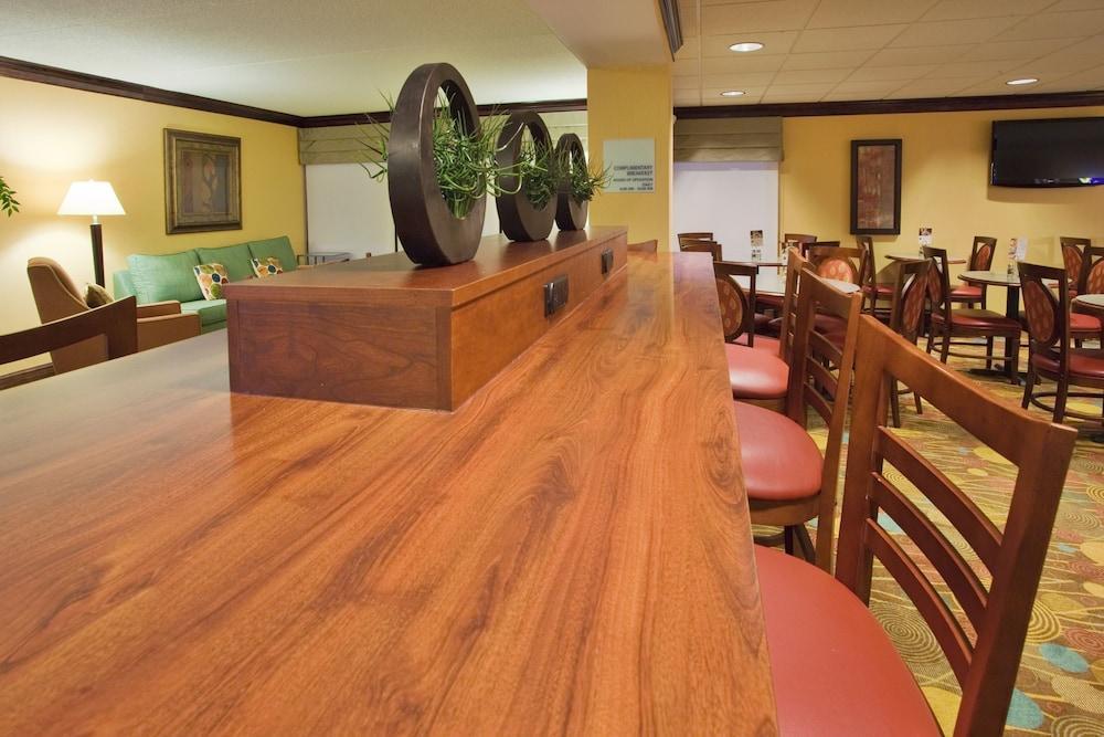 Holiday Inn Express Lynchburg By Ihg Bagian luar foto