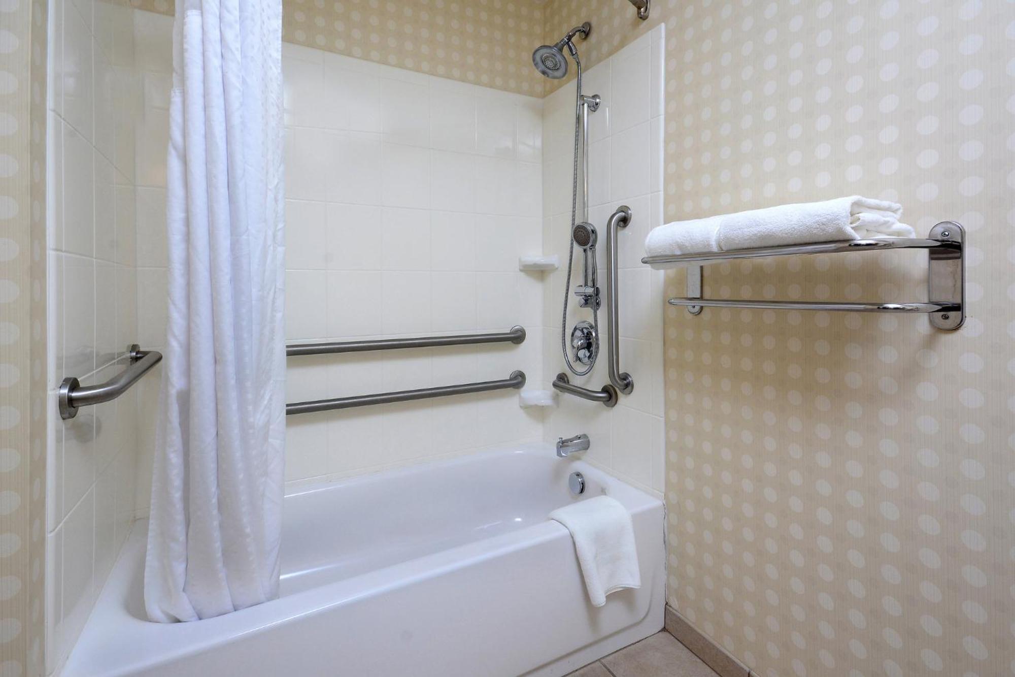 Holiday Inn Express Lynchburg By Ihg Bagian luar foto