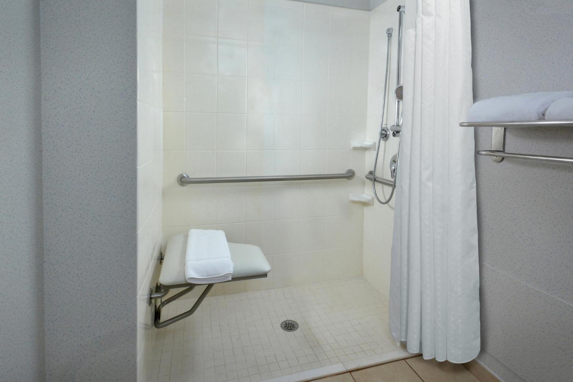 Holiday Inn Express Lynchburg By Ihg Bagian luar foto