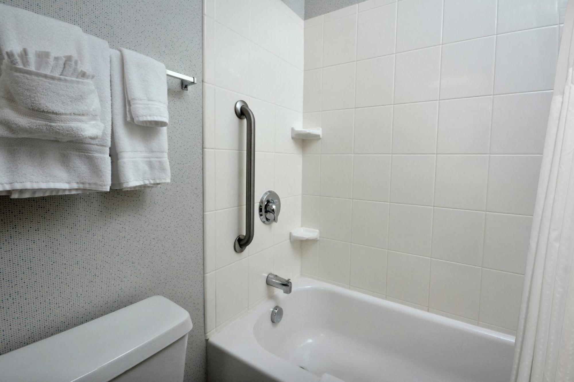 Holiday Inn Express Lynchburg By Ihg Bagian luar foto
