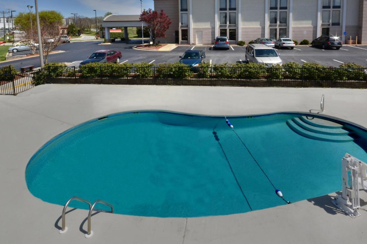 Holiday Inn Express Lynchburg By Ihg Bagian luar foto