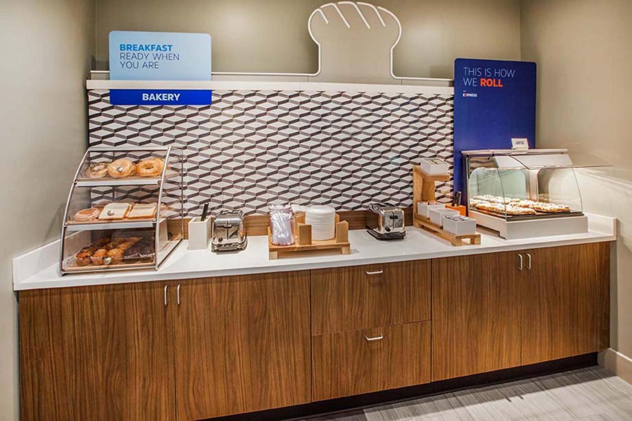 Holiday Inn Express Lynchburg By Ihg Bagian luar foto